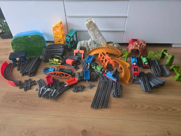 Thomas & Friends over 12m+  of tracks + 7 trains [90+ pieces set]
