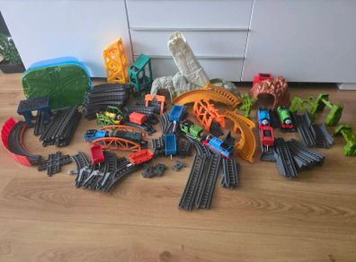 Thomas & Friends over 12m+  of tracks + 7 trains [90+ pieces set]