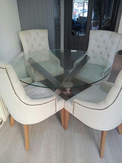 Bargain! Dining room table and 2 chairs..199.00