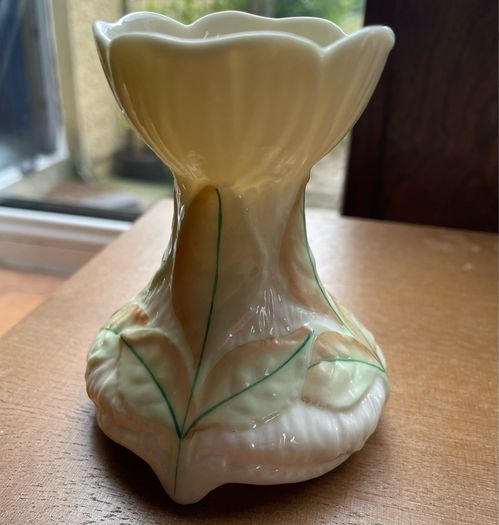Belleek "Elm Leaf" 4" Spill Vase 1965-1980