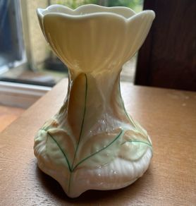 Belleek "Elm Leaf" 4" Spill Vase 1965-1980