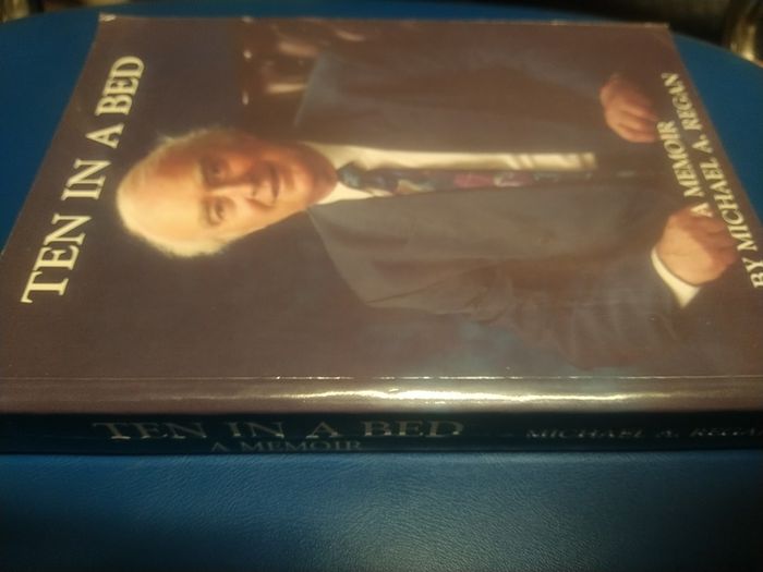 Ten In A Bed: A Memoir - Michael Regan