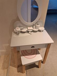 kids dressing table