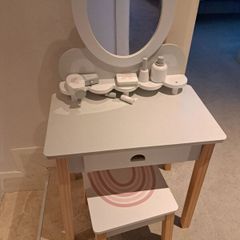 kids dressing table