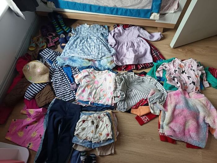 Girl clothes bundle age 3-4