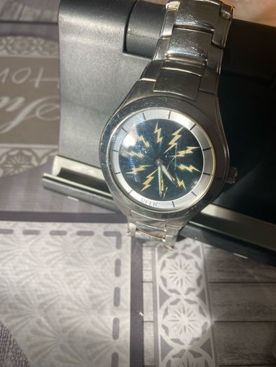 Relic face changing watch with broken watchstrap