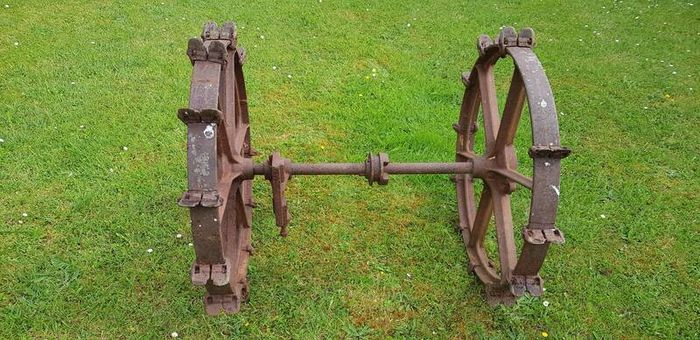 Cast iron set of wheels with axle.