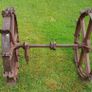 Cast iron set of wheels with axle. Image 3