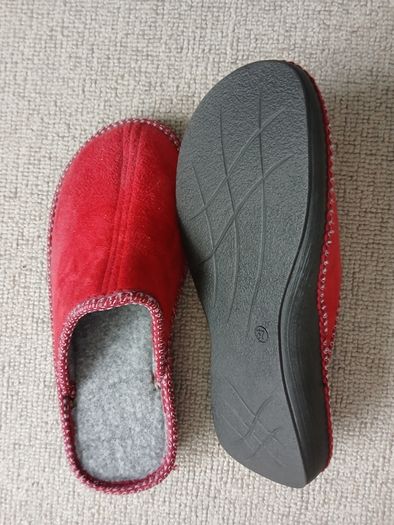 Red ladies slippers, size 37