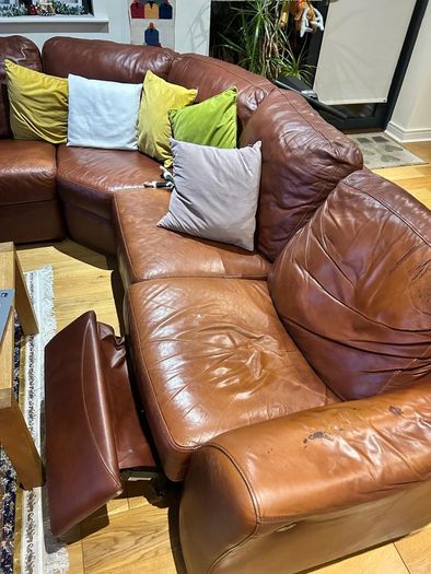 Electric reclining couch