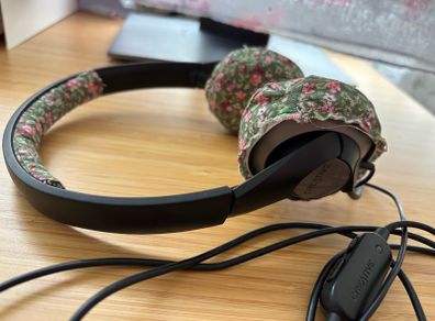 'Creative' headset - headphones and mic