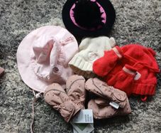 Baby hats and gloves