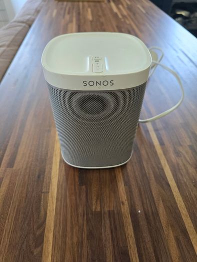 Sonos Speakers  2  Play 1 and 2  Play 5