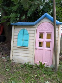 Little tike playhouse