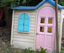 Little tike playhouse