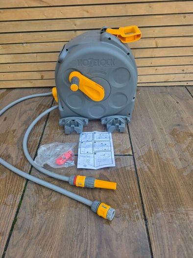 Hozelock Compact Hose Reel 2415 with Hose, Fittings & Wall Brackets