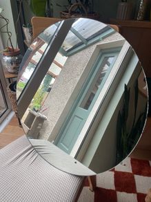 Round mirror