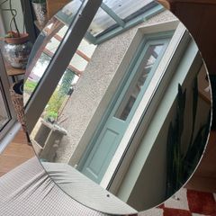 Round mirror