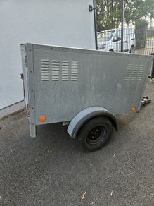 dog trailer