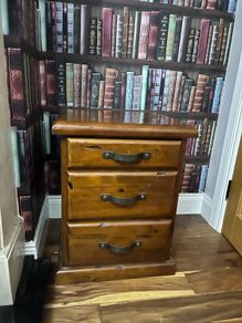 Mahogany mirror unit and two bedside lockers