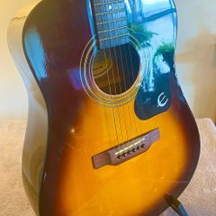EPIPHONE Gibson Acoustic - Drednought + Padded Gig Bag