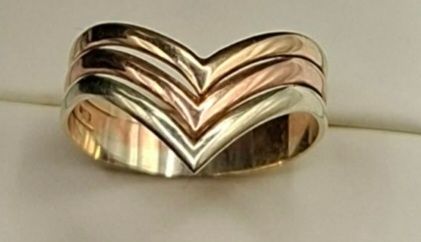 Vintage 9ct tricolour ring
