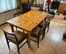Lovely Rustic Pine Kitchen Table And 5 Chairs