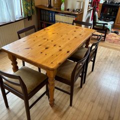 Lovely Rustic Pine Kitchen Table And 5 Chairs