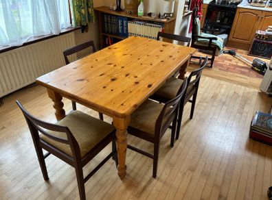 Lovely Rustic Pine Kitchen Table And 5 Chairs