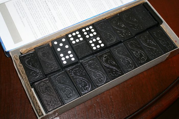 Vintage 1970s Milton Bradley 55 Piece Double Nine Wooden Dragon Domino Set Mint
