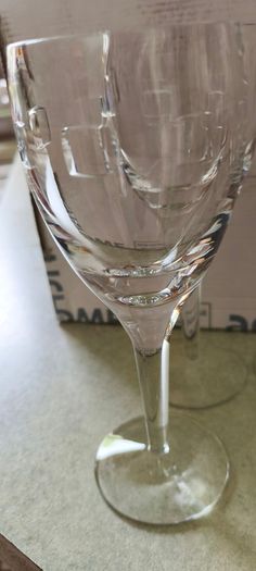 Waterford Crystal John Rocha Geo White Wine Glass 21 x 7.5 cm. 4 in total at 45.00 euro each. or all set of 4 one lot for    170.00 euro.