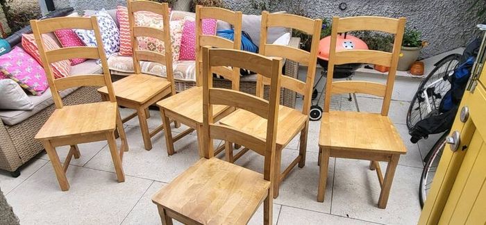 Dinning table and 6 chairs