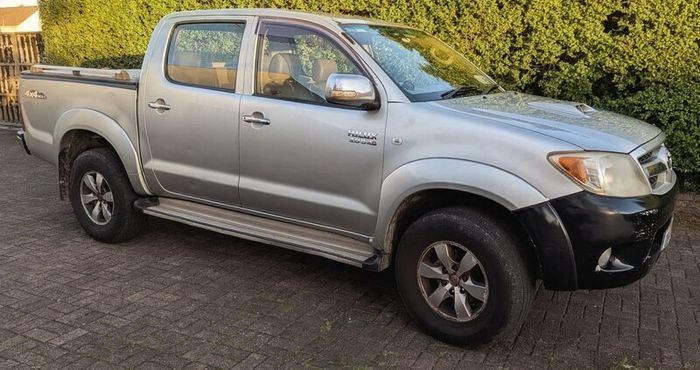 Toyota Hilux 3.0 D-4D Automatic Crew Cab CVRT 4/27