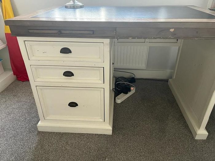 Studio large heavy quality desk