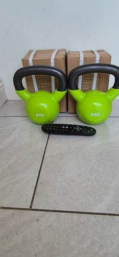 brand new 2x8kilo cast iron kettlebells
