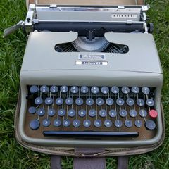 Vintage Original Olivetti Lettera 22 Working Typewriter, Serviced Portable Olivetti 22 With Case