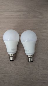 2x Tapo smart bulbs