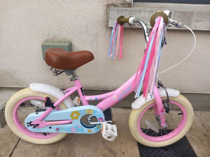 Kids maggic bike size 14 inch wheels