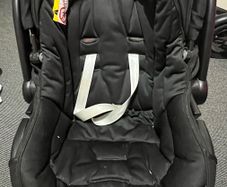 Chicco Baby Car Seat + ISOFIX Base