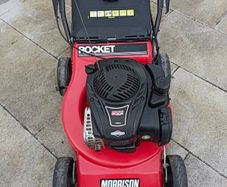 Almost new MORRISON self drive mulching lawnmower with Briggs and Stratton engine 500 E series, 140 cc. 20 inch, which starts first pull.