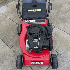 Almost new MORRISON self drive mulching lawnmower with Briggs and Stratton engine 500 E series, 140 cc. 20 inch, which starts first pull.