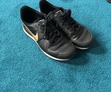 nike runners leather