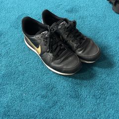 nike runners leather