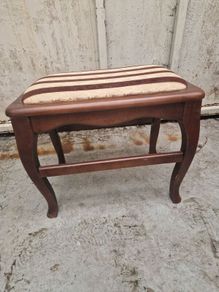 Piano bench