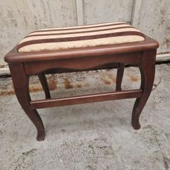 Piano bench