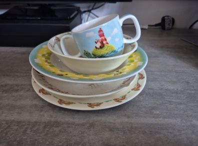 Vintage collectible plates and bowl