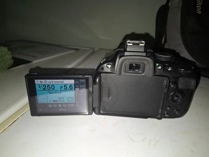 Nikon D5100 Like New