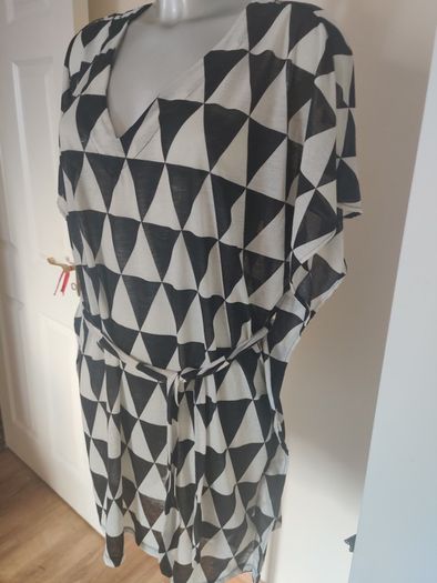 H&M top size L UK18/20 EU46/48 Postage included
