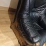 2 leather armchairs with wooden frame Image 2