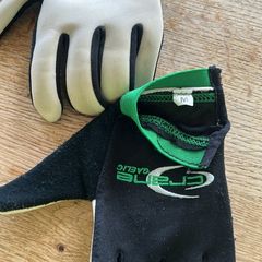 Gaelic football gloves
